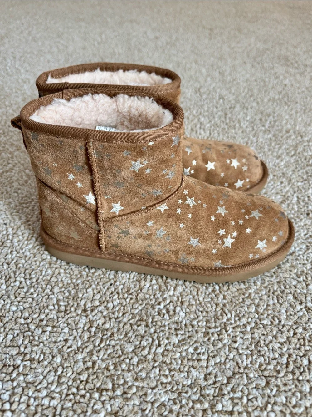 UGG Classic II Mini Metallic Star Print Boots Big Kids Girls Size 6